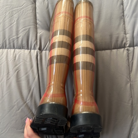 Burberry rain boots - Picture 7 of 7